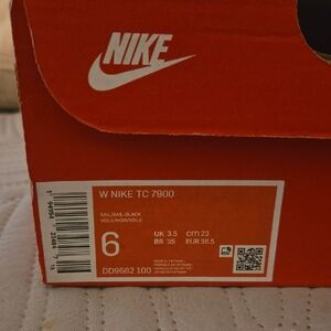 Nike Women's TC 7900 Box - Sail and Black